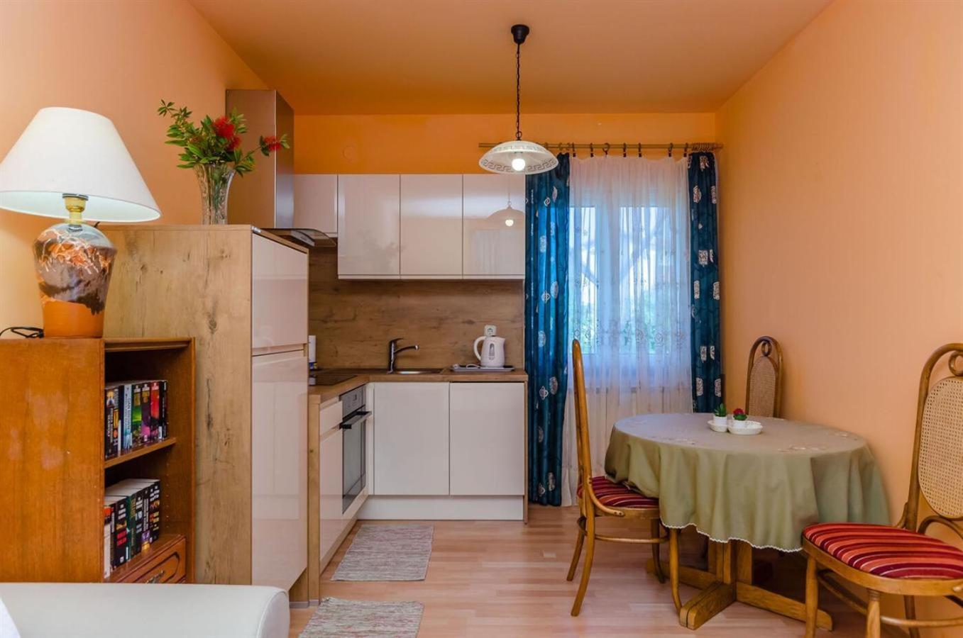 Apartmani Danja Каштела Экстерьер фото